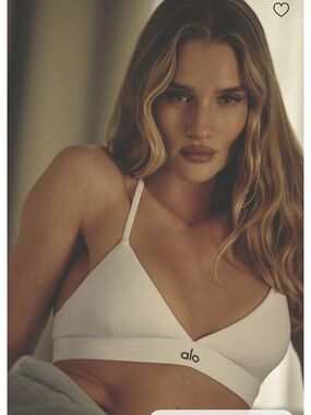 ALO Yoga White Splendor Bra with Logo right in front. Like new/ size medium.
